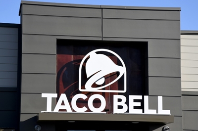 US schoolgirls rely on Taco Bell internet in 'digital divide'