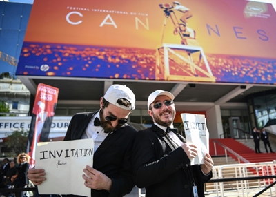 With tent plus tuxedo, fans camp out to catch Cannes