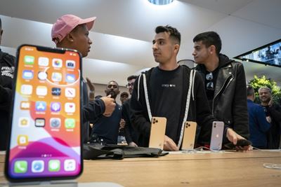 New iPhone may be coming as locked-down consumers seek bargains