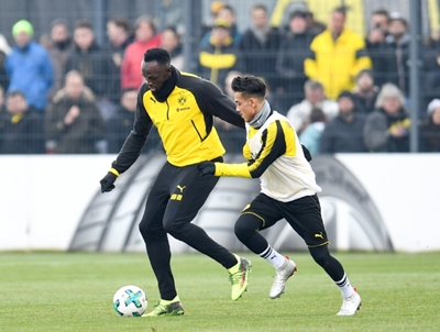 Sprint king Bolt gets new football chance at Aussie club
