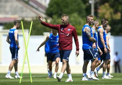Lost bag hiccup delays start of Iceland's World Cup adventure