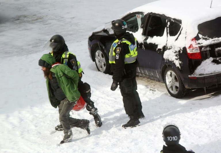 Police Close In To Dislodge Canada Capital Protesters | Mossel Bay ...