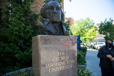 US professor who posed as black woman quits university