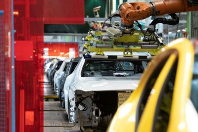 German business confidence ebbs further in June