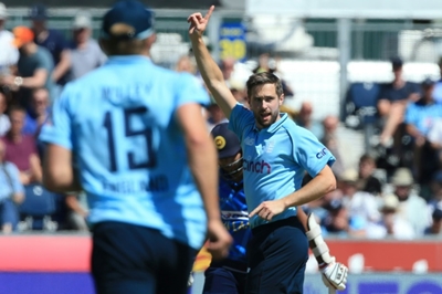 Woakes takes four as England restrict weakened Sri Lanka