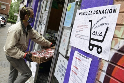 In Spain, food aid queues grow as poverty outpaces 2008 crisis
