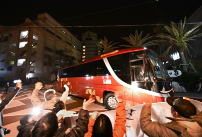 Virus quarantine over, Japan evacuees emerge ready for home