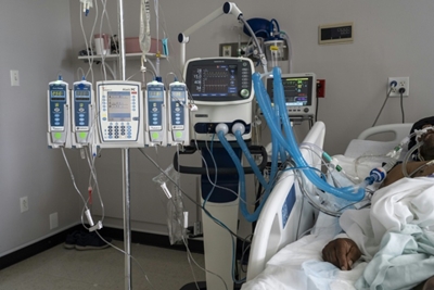 'Breakthrough' treatment slashes virus death risk: study