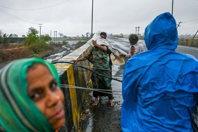 Monster cyclone batters Covid-stricken India's west coast