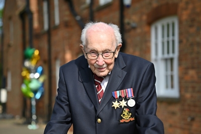 100-year-old WWII veteran 'Captain Tom' to be knighted