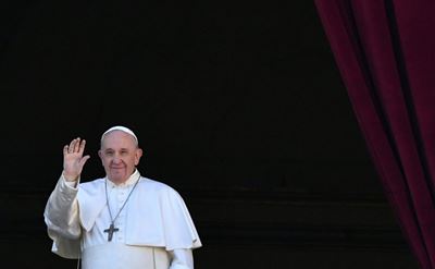 Pope backs civil unions for gay couples