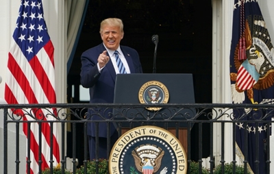 Behind in polls, Trump launches swing state blitz