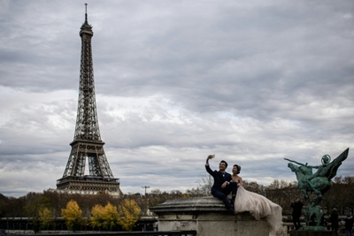 Eiffel Tower, shops, to close as fears of French protest violence mount
