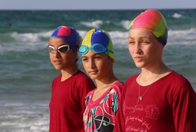 Swim team braves pollution to dive into Gaza waters
