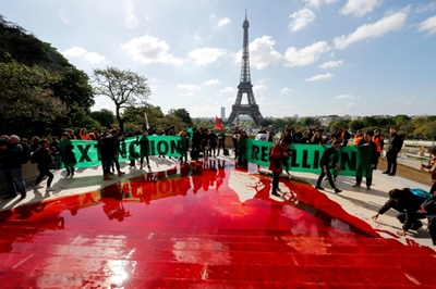 Fake blood flows at anti-extinction protest in Paris 