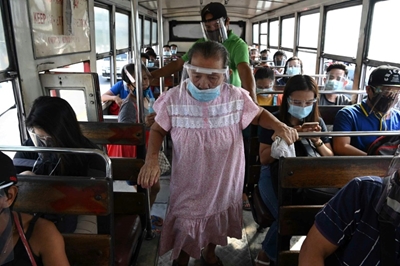 Strict mask, visor rules make Philippine commuters sweat