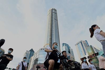 Traders in limbo after escape from China's 'shaking building'