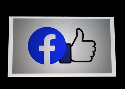 Facebook moves to cool hot talk on worker message board