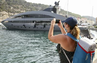 Corsica's 'ecological moorings' protect seagrass and yachts