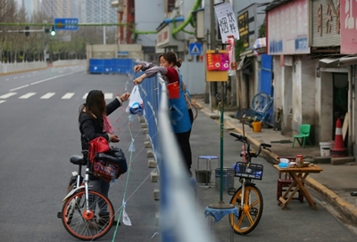 Virus-hit Wuhan waits for barriers to come down