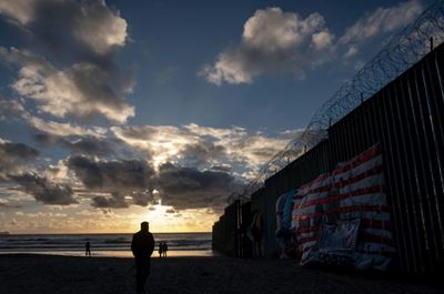 Pentagon authorizes $1 billion for Trump's border wall