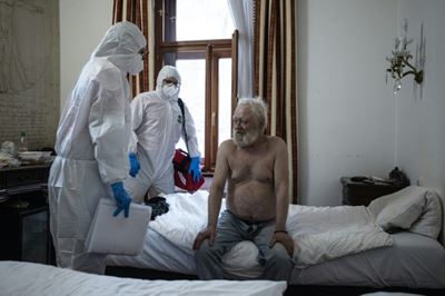 Covid hotel: Prague's homeless find refuge in four-star spot 