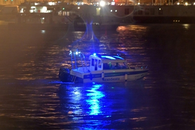 Seven dead, 21 missing as Budapest tourist boat sinks