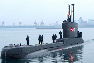Indonesia navy searching for submarine with 53 aboard