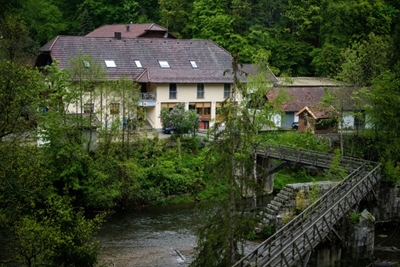 Germans in crossbow deaths shared passion for Middle Ages