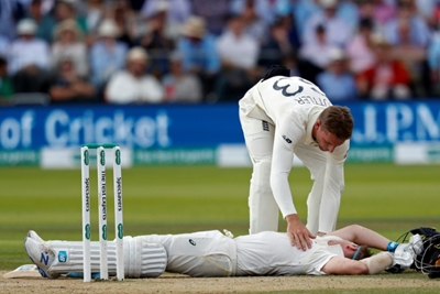 'Groggy' Smith out of second Ashes Test final day with concussion