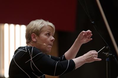 Vienna orchestra celebrates 50th birthday with new woman chief 