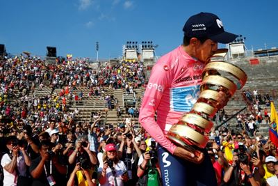 From a bicycle without tyres: Ecuador's Carapaz conquers Giro d'Itala