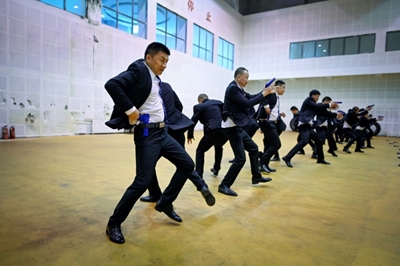 China's rich seek bodyguards schooled in digital dark arts