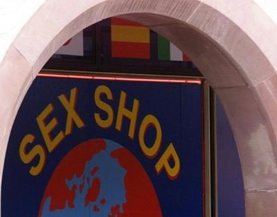 Elvis lookalike steals fake vagina from NZ sex shop