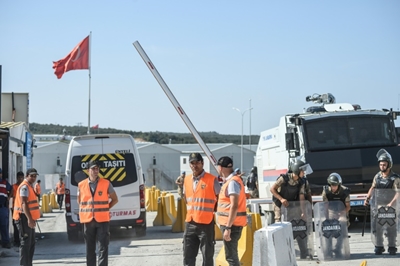 Turkey keeps 24 workers in jail over Istanbul airport protests