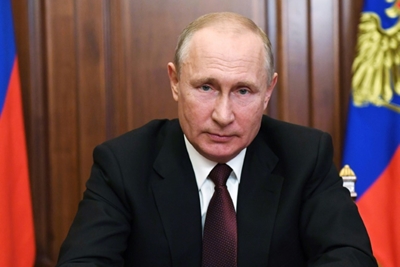 Russians cast early votes in ballot to extend Putin's rule