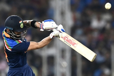 Kohli hits form against England after "chat" with India managers