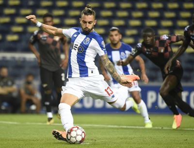 Man Utd land Porto defender Telles