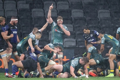 Australia pursue three in a row against wounded Pumas