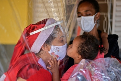 Covid, cancer can't stop Mrs Santa Claus in Brazil