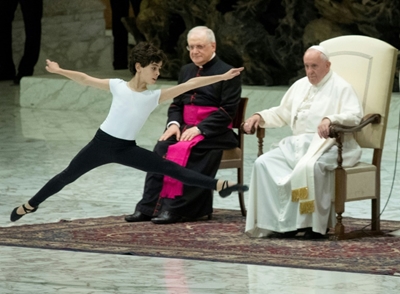 Music-loving pope visits Rome record store