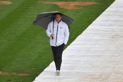 Dhoni slammed for 'bullying' umpire into changing mind