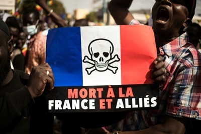 France announces Mali troop pullout after decade