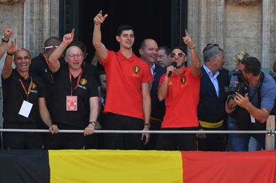 Hazard and Courtois futures in board's hands says Sarri