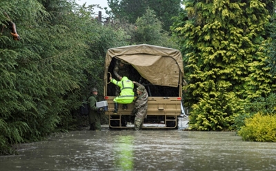 New Zealand military called in as hundreds flee floods