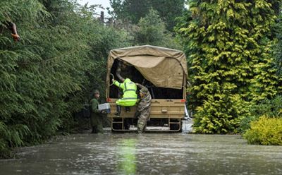 New Zealand military called in as hundreds flee floods