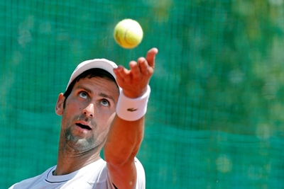 Djokovic edges past Nishikori at Madrid Open