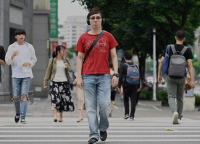 Hong Kongers emigrate as freedoms and living standards slide