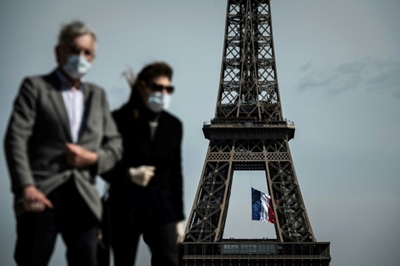 Face masks mandatory in Paris as US hits 5 million virus cases 