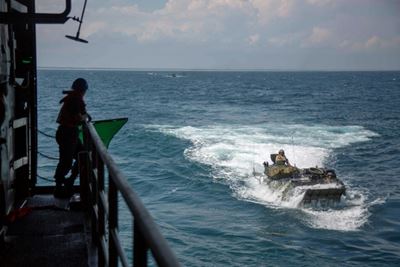 8 still missing after US Marine amphibious vehicle sinks